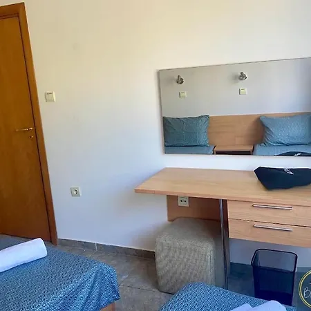 Апартамент 2 Bed At Watermill Complex