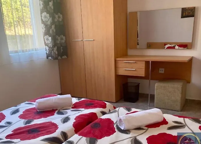 2 Bed At Watermill Complex *