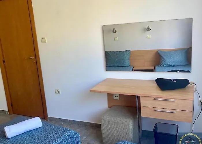 Апартамент 2 Bed At Watermill Complex